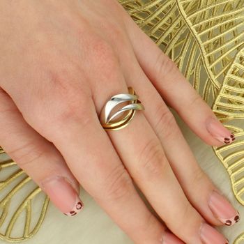 Złoty pierścionek damski 333 z falistymi obręczami – białe i żółte złoto 333.jpg